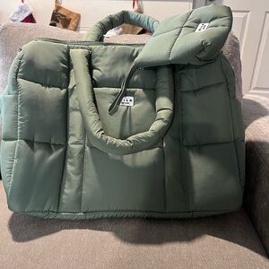 Wilo green quilted travel bag